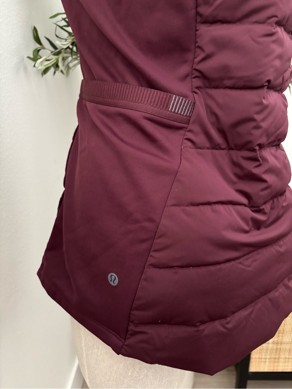 Lululemon Down for it All Vest sz 10 - Picture 3 of 8